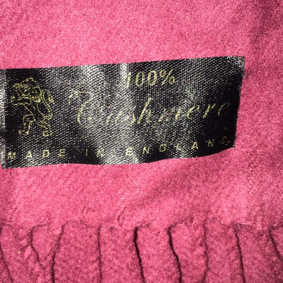 Plum Scarf 100% Cashmere Made in England. - Picture 2 of 2